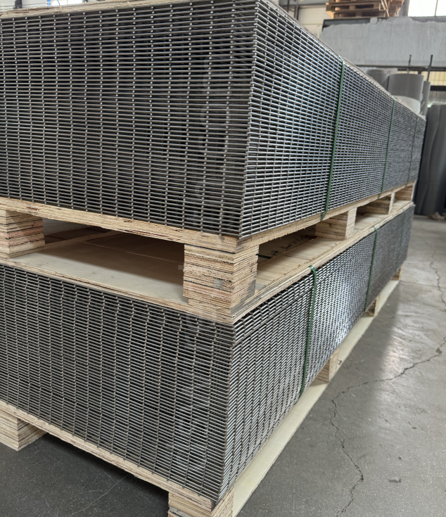 Stainless steel welded wire mesh panels