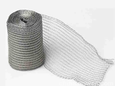 Knitted wire mesh and demister