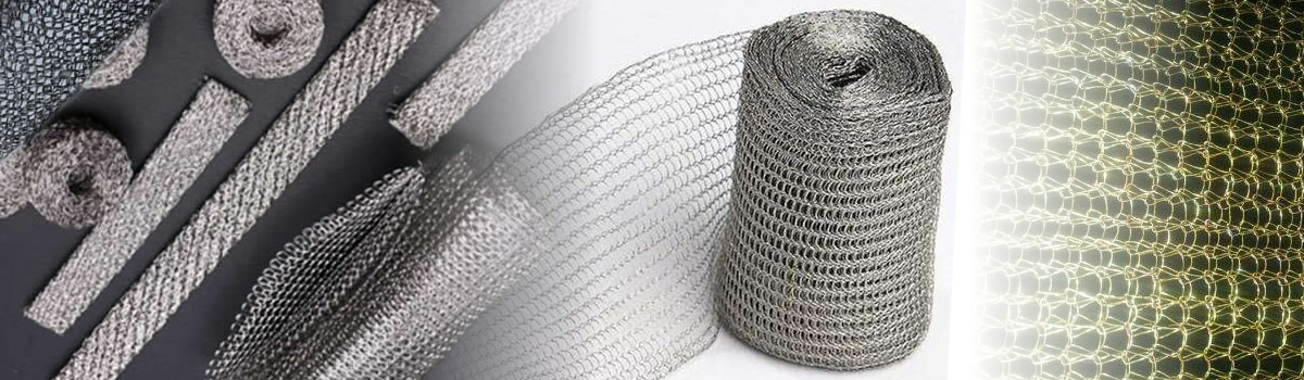 Knitted wire mesh and demister