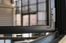 High-transmittance stainless steel window screen
