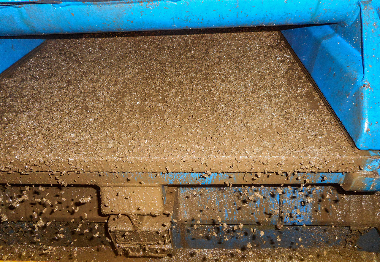 vibrating screen Long hole screen or square hole screen?