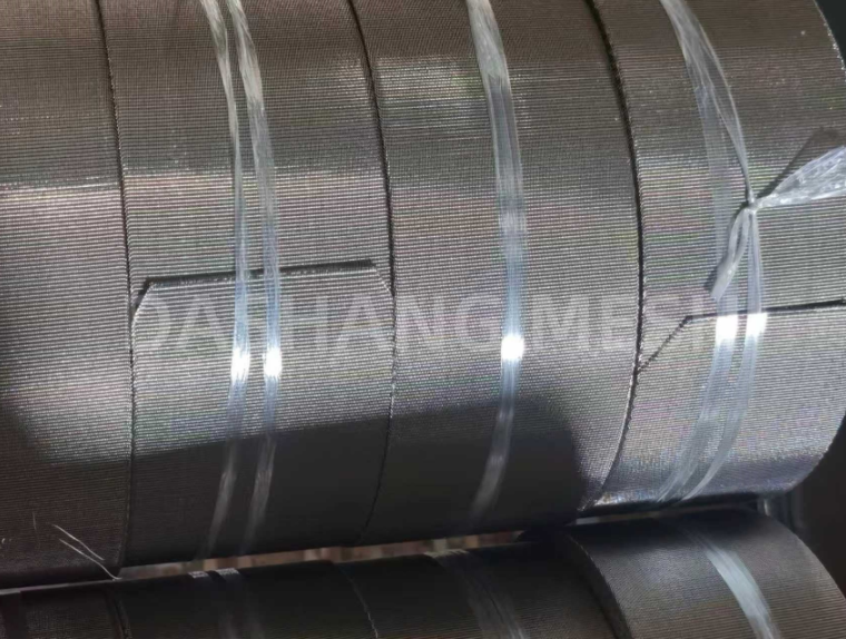 Reversed--Twill-Weave Mesh Belts